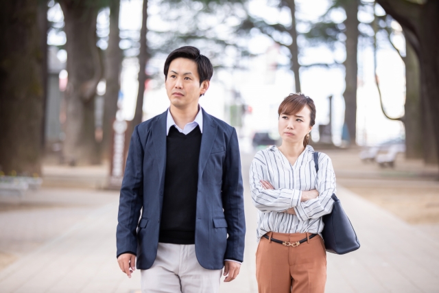 不満げなな女性